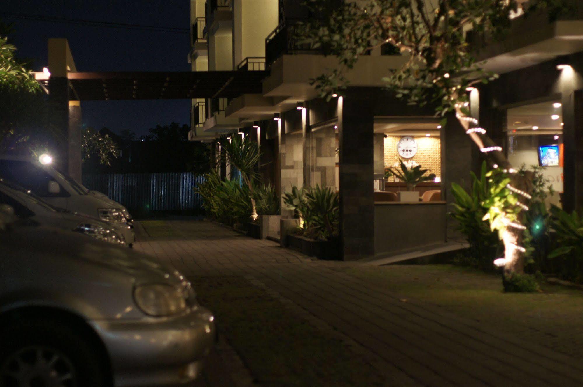 Bloo Bali Hotel Kuta Lombok Exterior foto